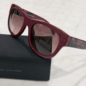 Marc Jacobs MMJ 330/S XS2J6 sunglasses in a red tortoiseshell pattern.